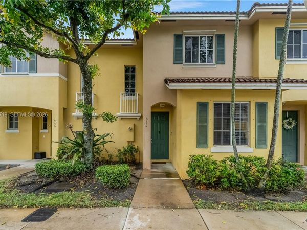 1952 SW 60th Ter , North Lauderdale, FL 33068