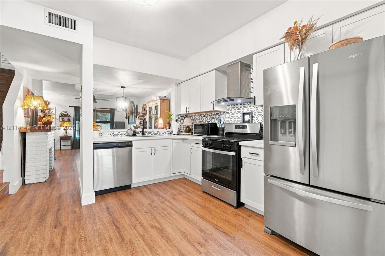 7898 Dixie Beach Cir , Tamarac, FL 33321 Photo