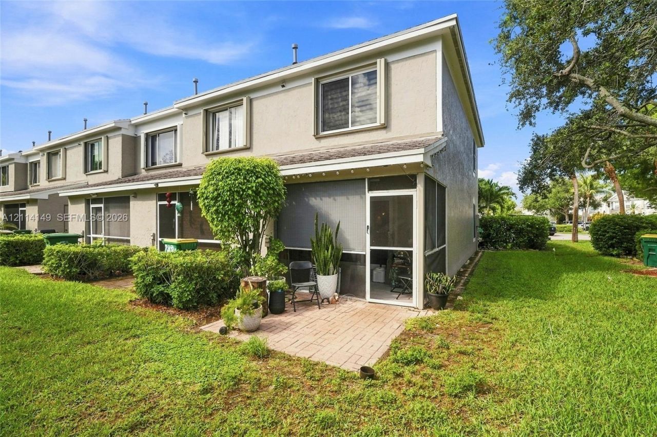 7898 Dixie Beach Cir , Tamarac, FL 33321 Photo