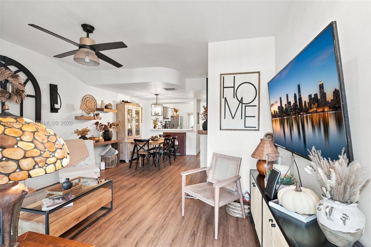 7898 Dixie Beach Cir , Tamarac, FL 33321 Photo