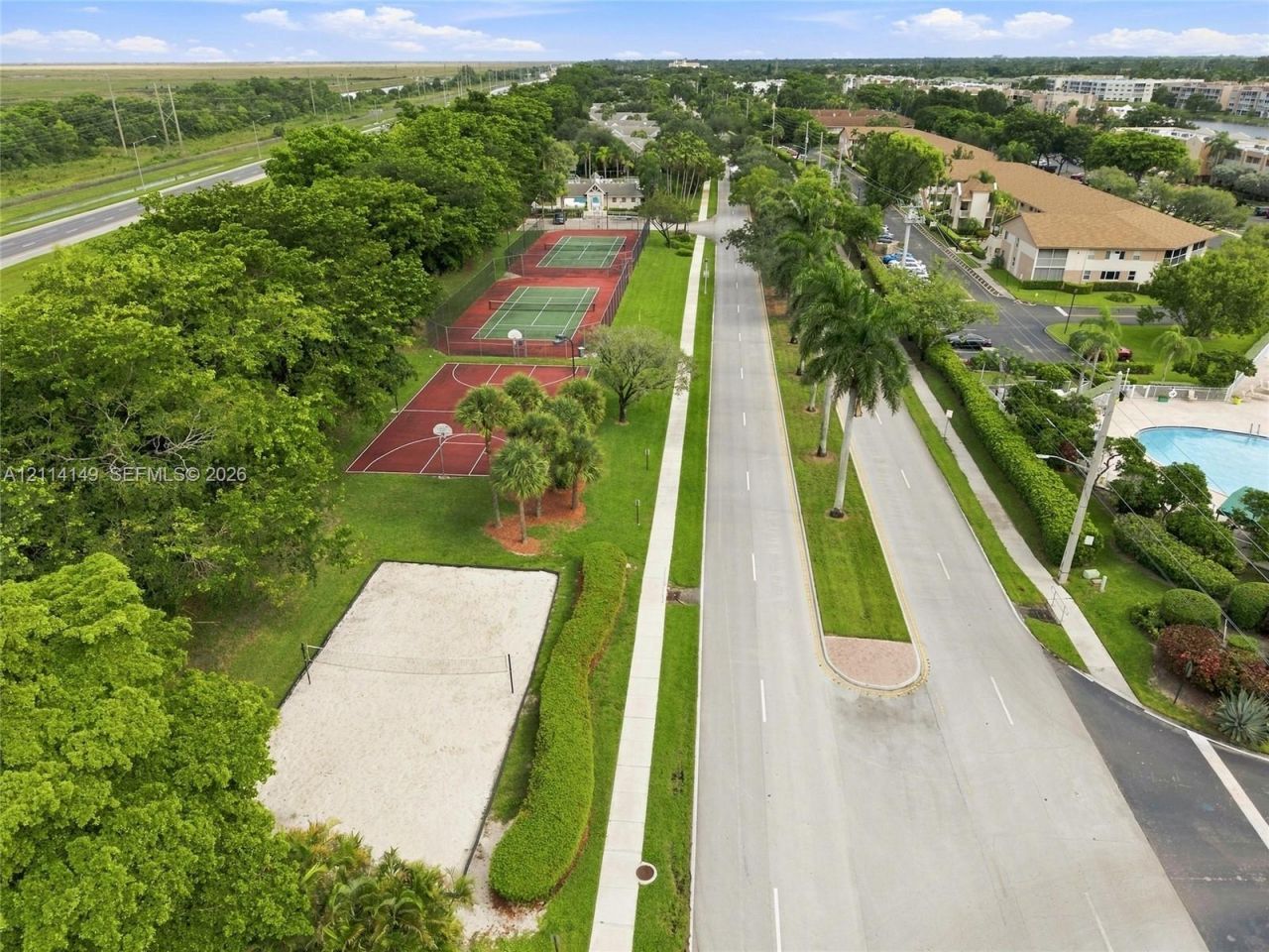 7898 Dixie Beach Cir , Tamarac, FL 33321 Photo
