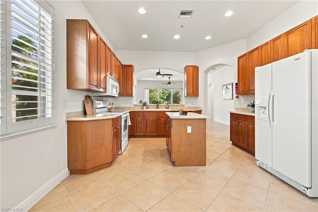 5924 Tarpon Gardens Cir, Unit 201, Cape Coral, FL 33914 Photo
