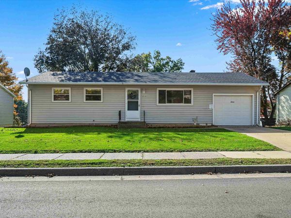 2514 Marywood Drive, Dubuque, IA 52001