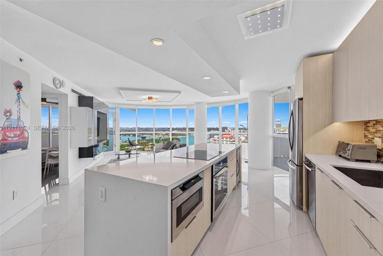 6301 Collins Ave , Unit 2707, Miami Beach, FL 33141 Photo