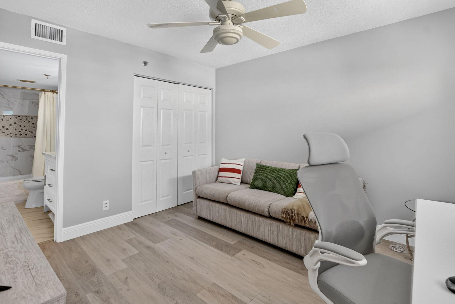 7290 Kinghurst Drive, Unit 807, Delray Beach, FL 33446 Photo