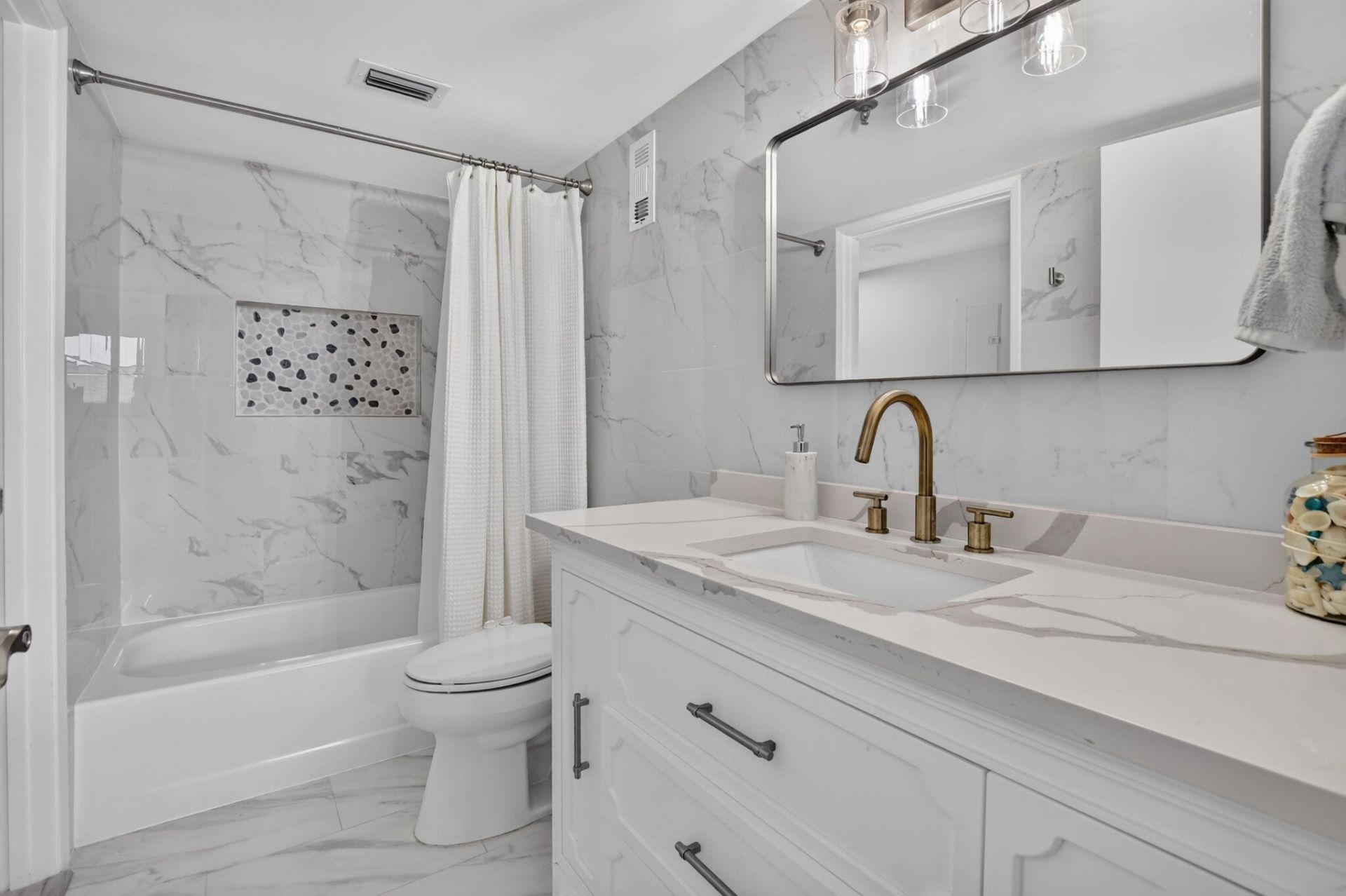 7290 Kinghurst Drive, Unit 807, Delray Beach, FL 33446 Photo