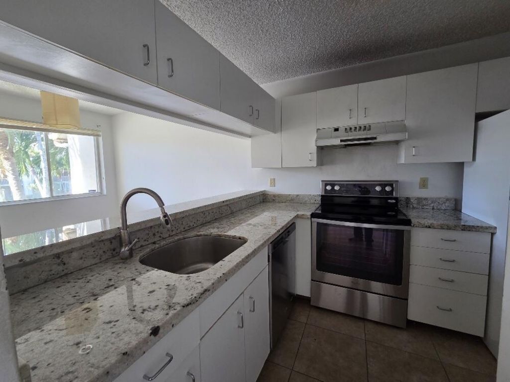 19205 Glenmoor Drive, West Palm Beach, FL 33409 Photo