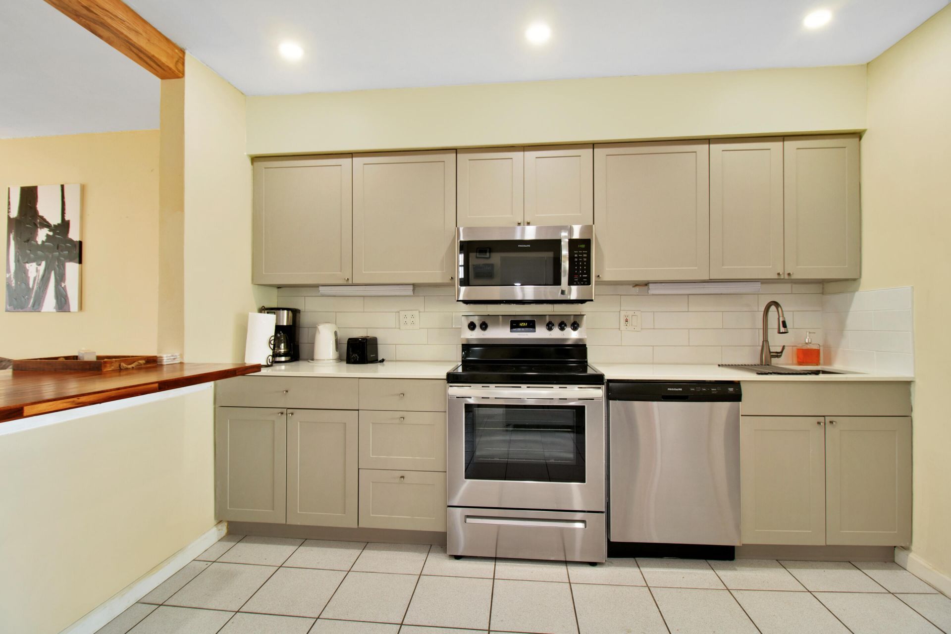 1031 SW 3rd Street, Hallandale Beach, FL 33009 Photo
