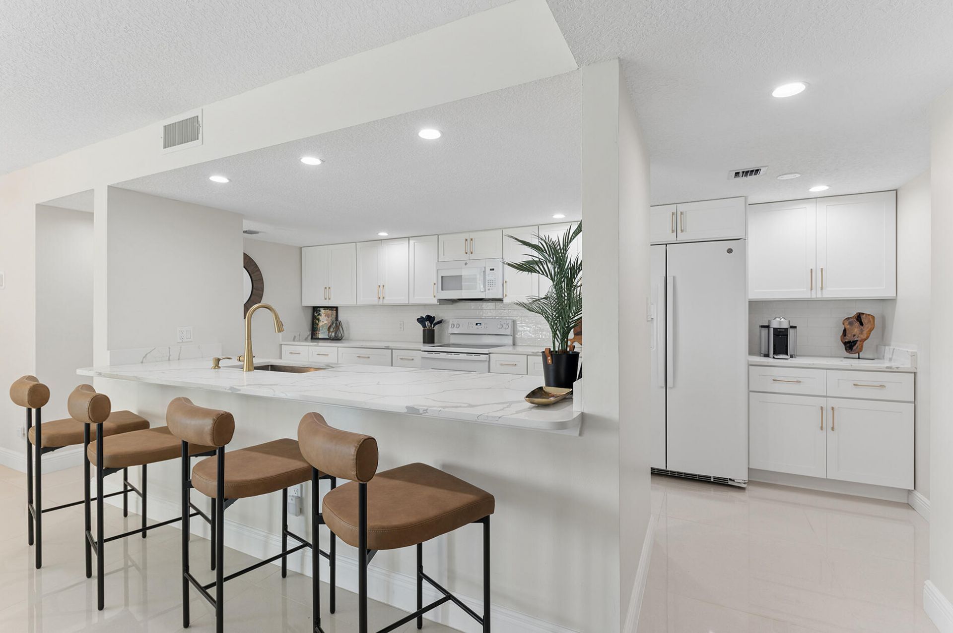 2025 Lavers Circle, Unit D404, Delray Beach, FL 33444 Photo