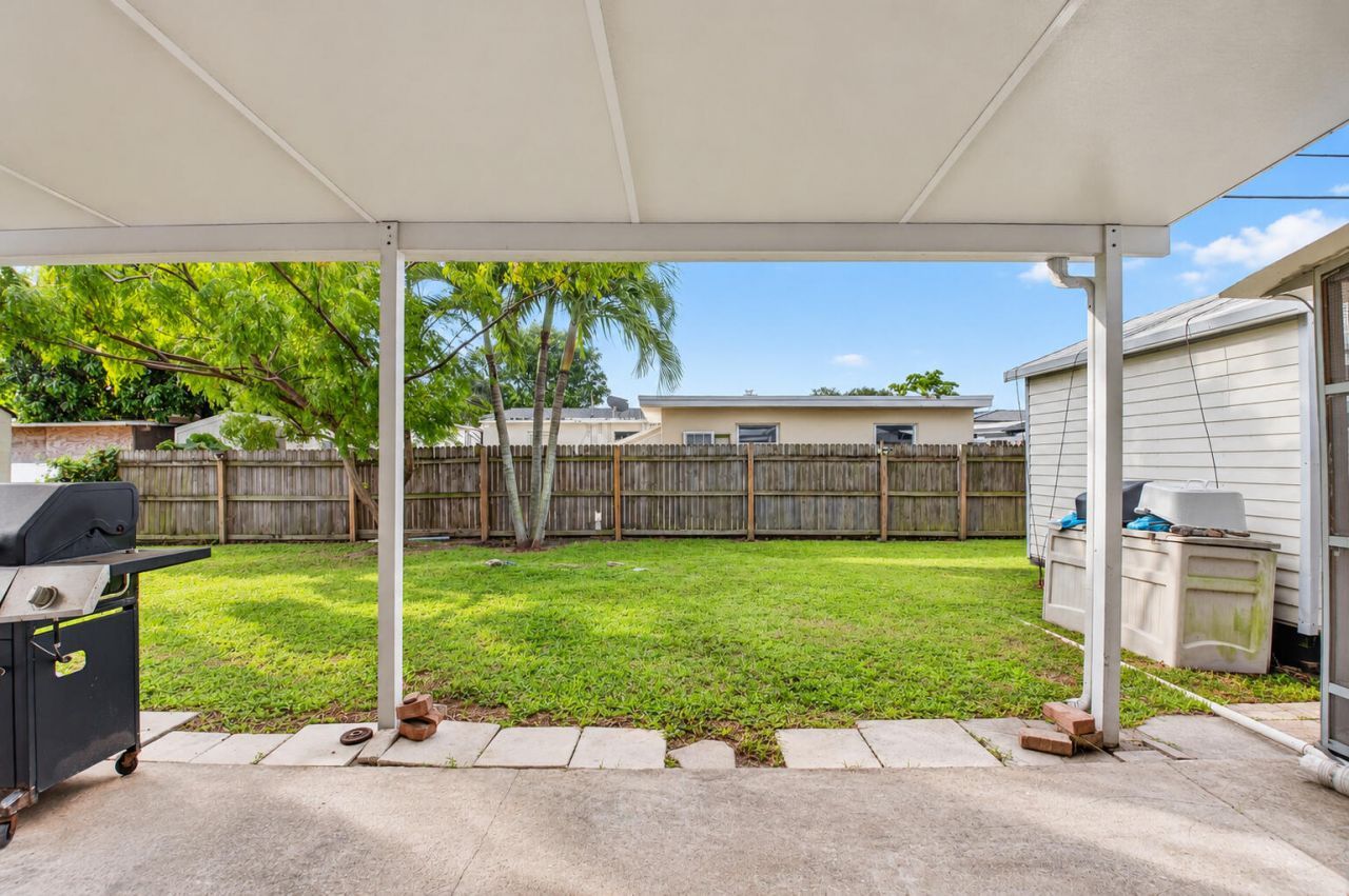 528 Beech Road, West Palm Beach, FL 33409 Photo
