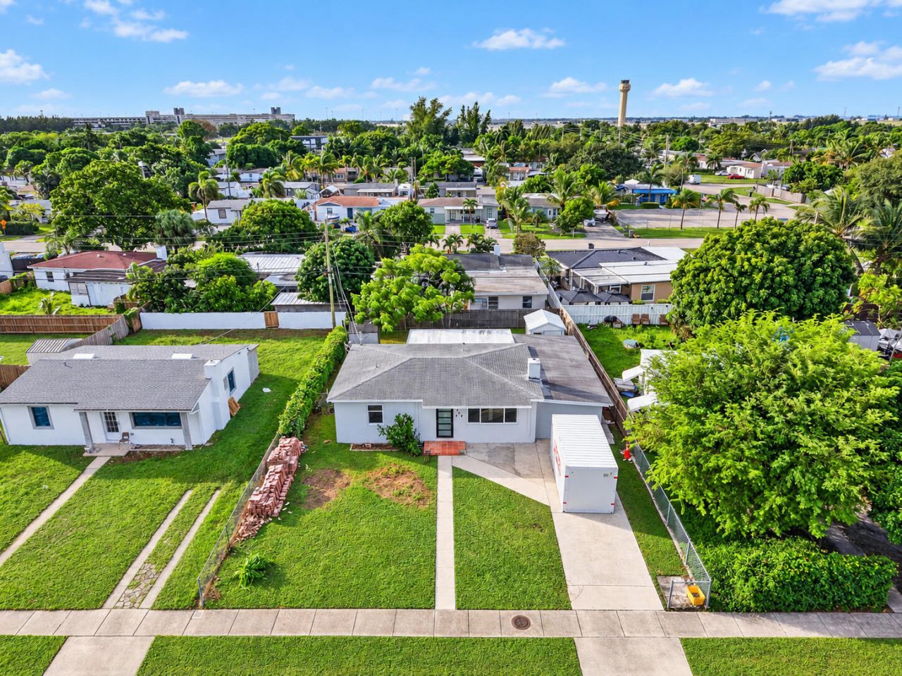 528 Beech Road, West Palm Beach, FL 33409 Photo