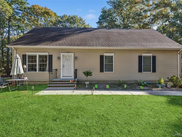 164 Wading River Road , Center Moriches, NY 11934