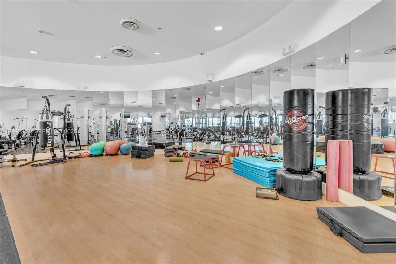 5600 Collins Ave , Unit 10J, Miami Beach, FL 33140 Photo