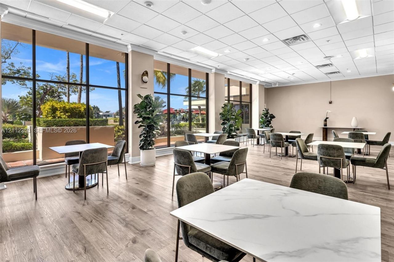 5600 Collins Ave , Unit 10J, Miami Beach, FL 33140 Photo