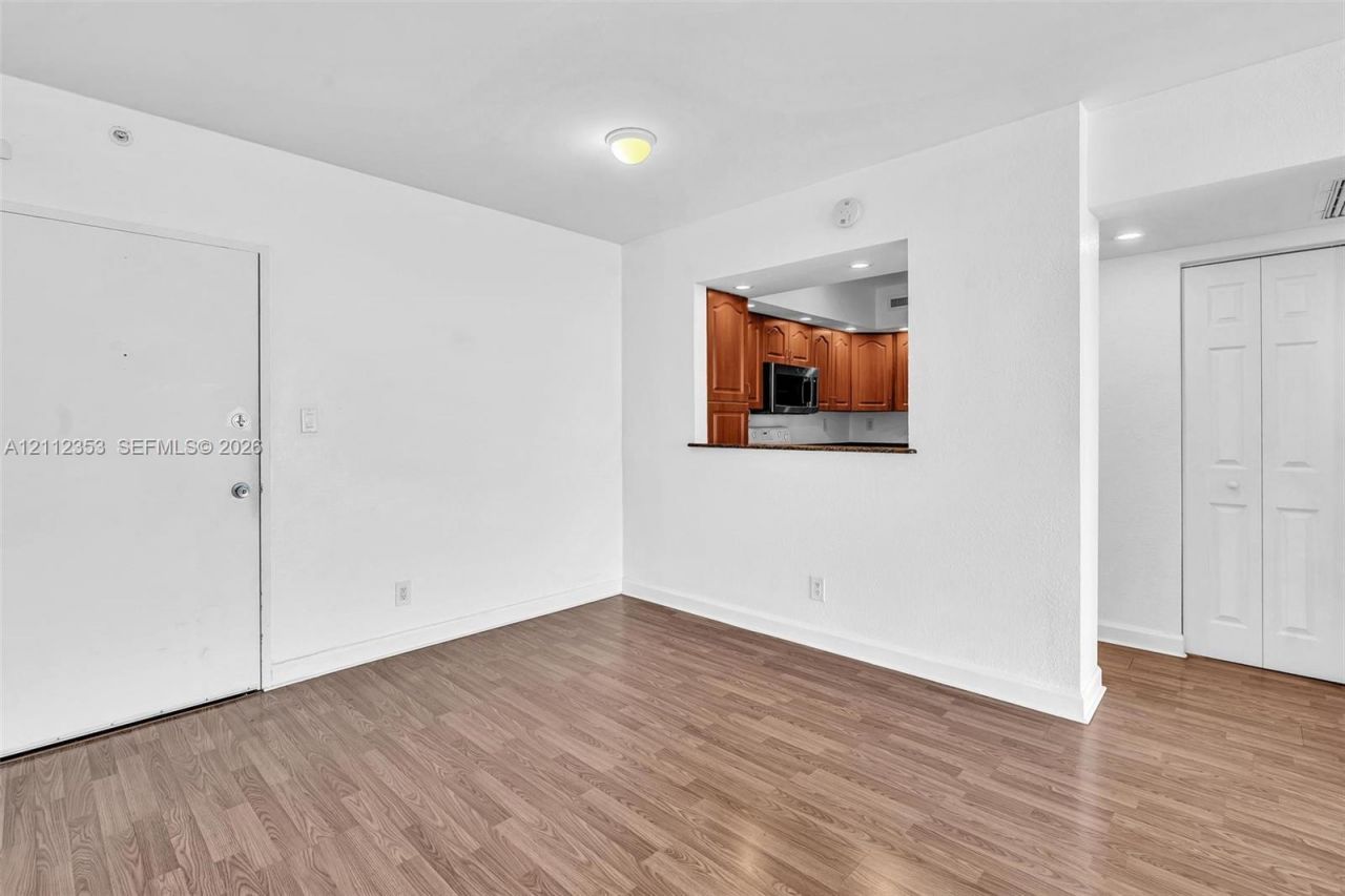5600 Collins Ave , Unit 10J, Miami Beach, FL 33140 Photo