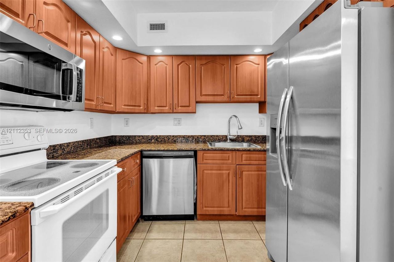 5600 Collins Ave , Unit 10J, Miami Beach, FL 33140 Photo