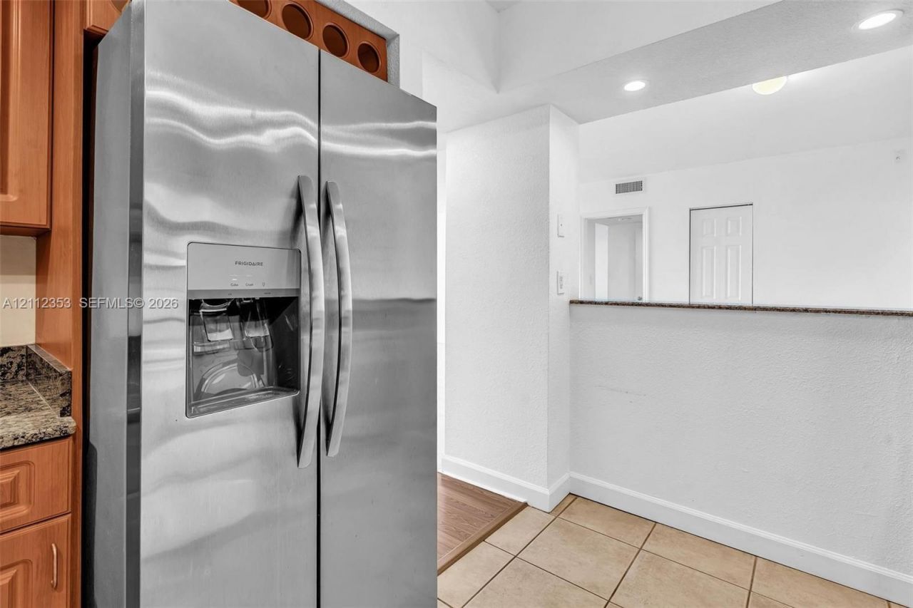 5600 Collins Ave , Unit 10J, Miami Beach, FL 33140 Photo