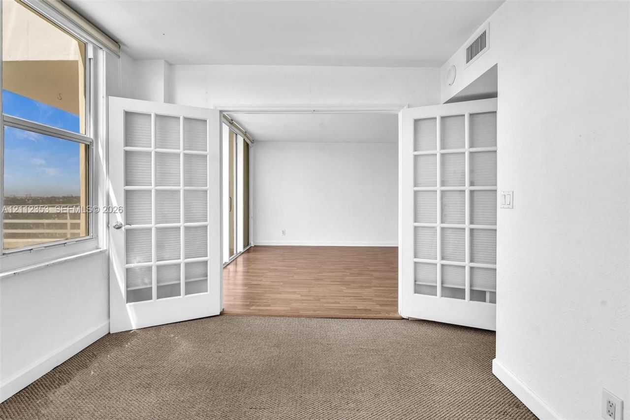 5600 Collins Ave , Unit 10J, Miami Beach, FL 33140 Photo
