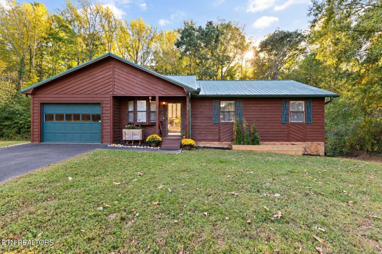 2323 Travis Circle, Maryville, TN 37804 Main Photo