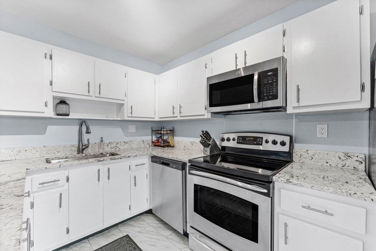 562 SE 27th Terrace, Boynton Beach, FL 33435 Photo