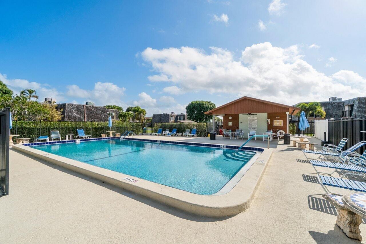 562 SE 27th Terrace, Boynton Beach, FL 33435 Photo