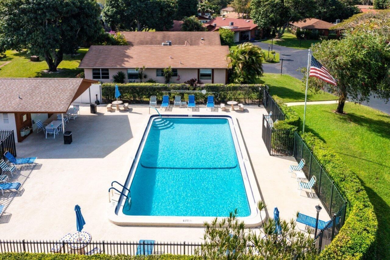 562 SE 27th Terrace, Boynton Beach, FL 33435 Photo