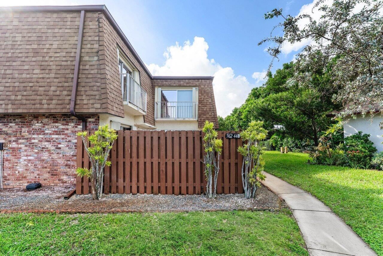 562 SE 27th Terrace, Boynton Beach, FL 33435 Photo