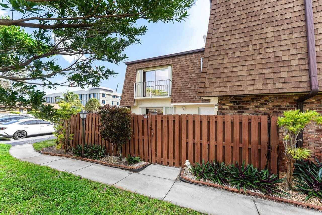562 SE 27th Terrace, Boynton Beach, FL 33435 Photo