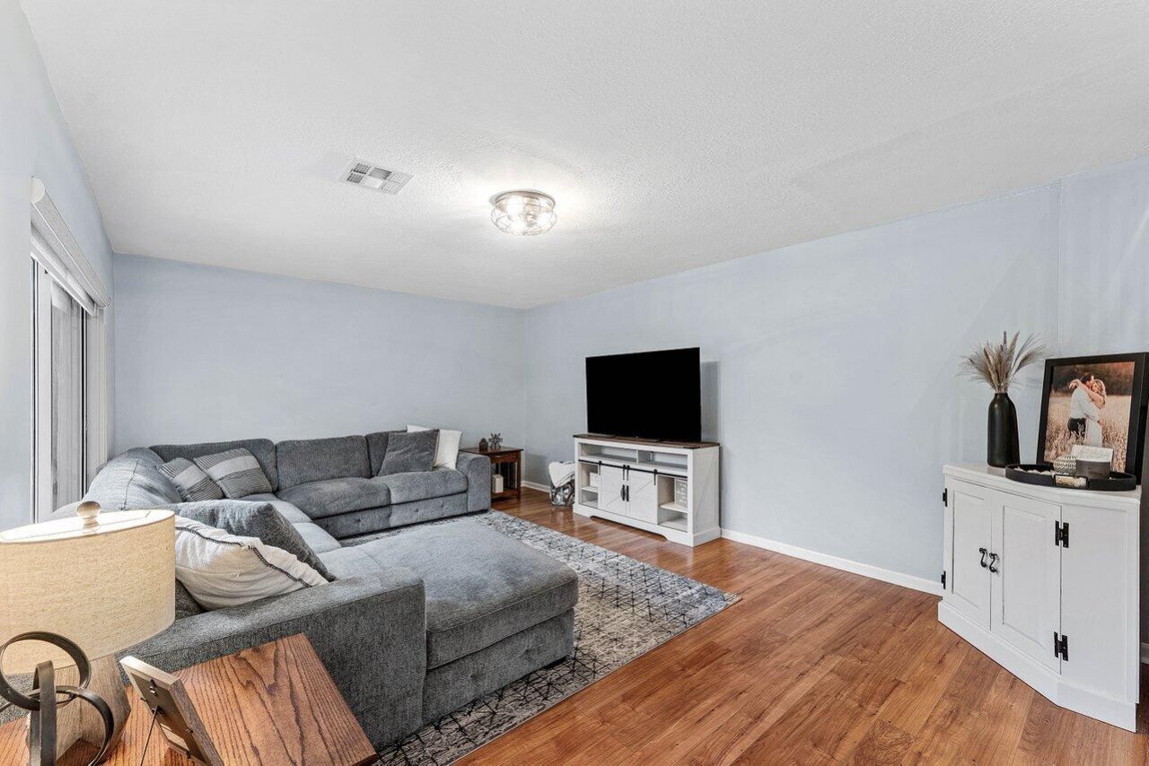 562 SE 27th Terrace, Boynton Beach, FL 33435 Photo