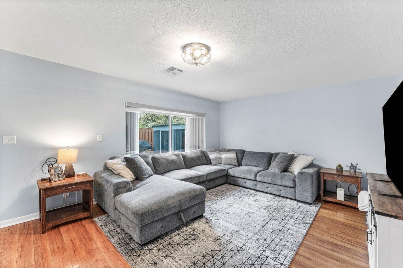 562 SE 27th Terrace, Boynton Beach, FL 33435 Photo