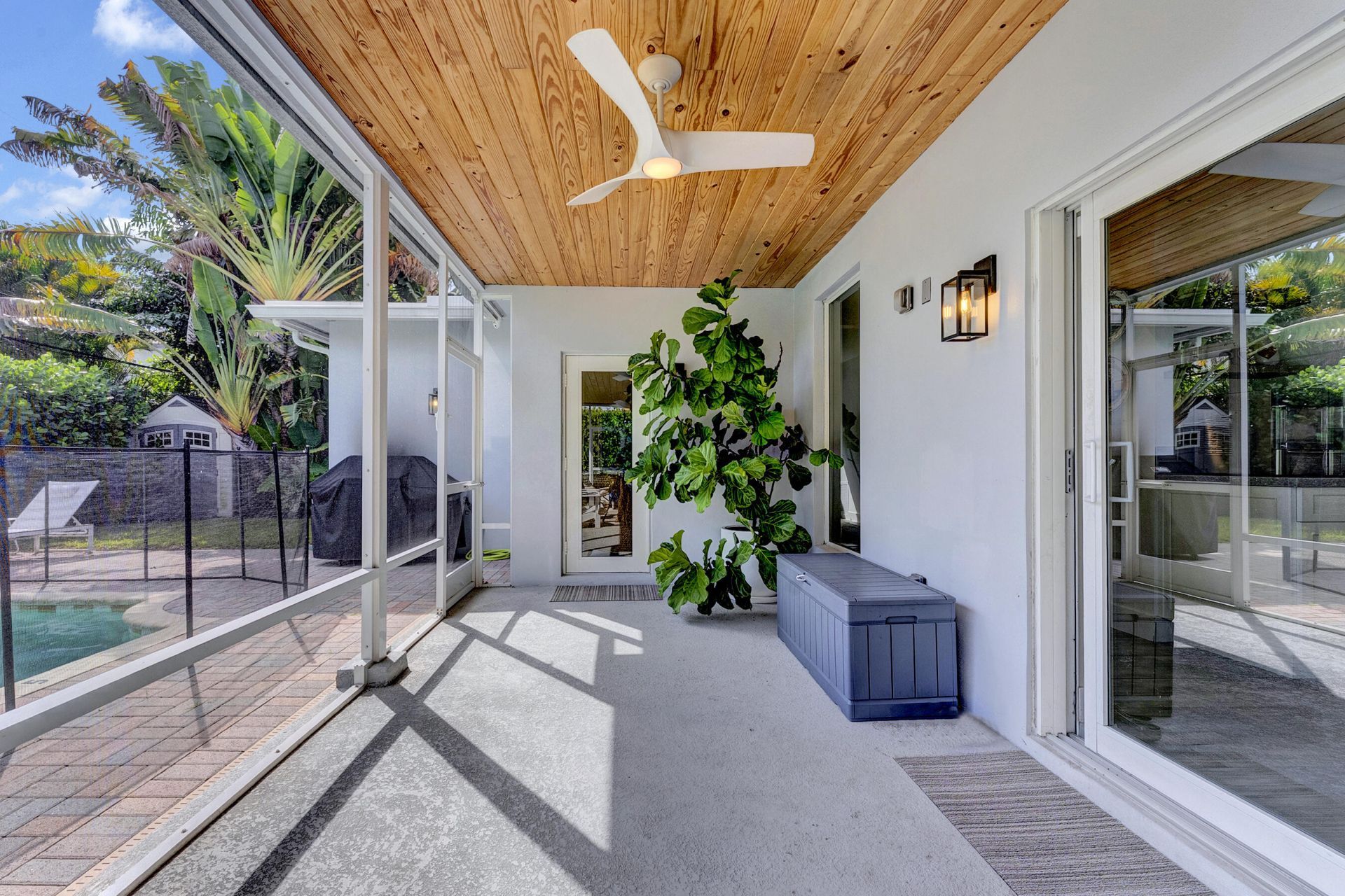 1070 NE 2nd Terrace, Boca Raton, FL 33432 Photo