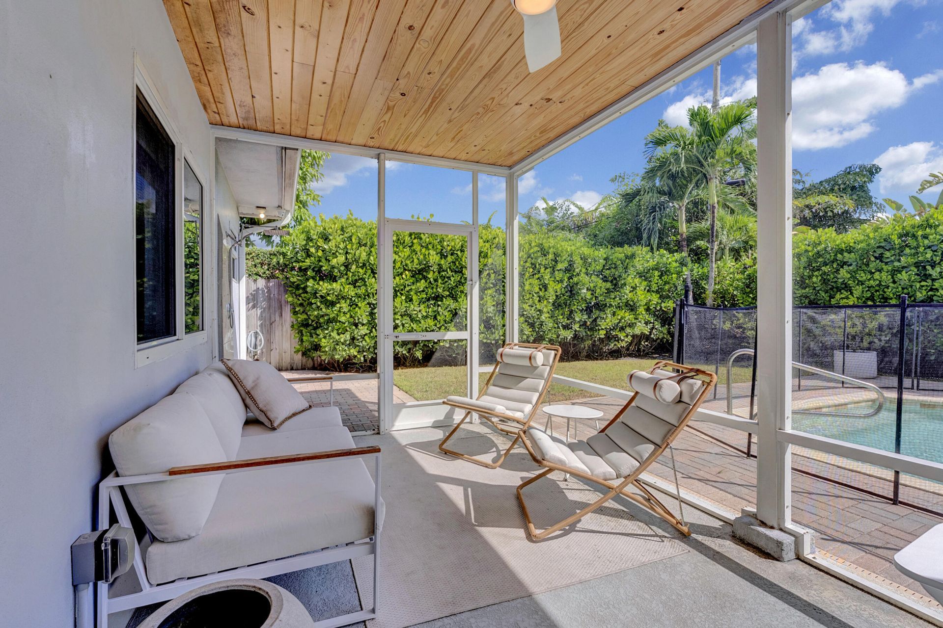 1070 NE 2nd Terrace, Boca Raton, FL 33432 Photo