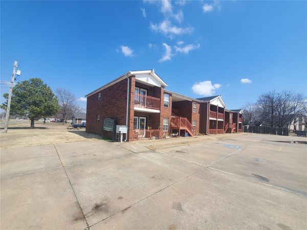 1420 Pierce Avenue , Wagoner, OK 74467