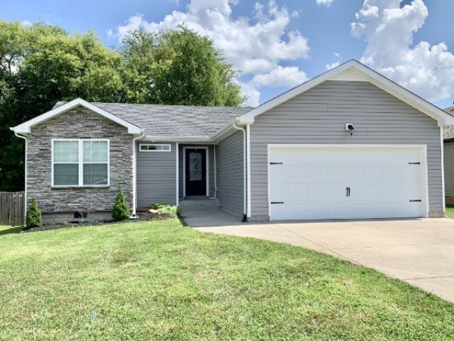 1843 Camelot Dr , Clarksville, TN 37040 Main Photo