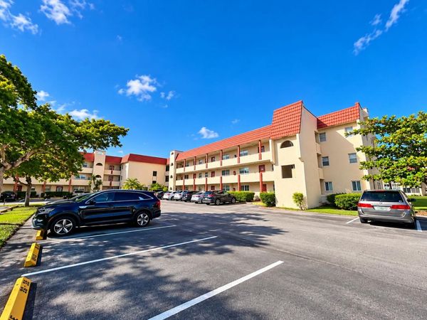8040 N SUNRISE LAKES Drive N, Unit 106, Sunrise, FL 33322