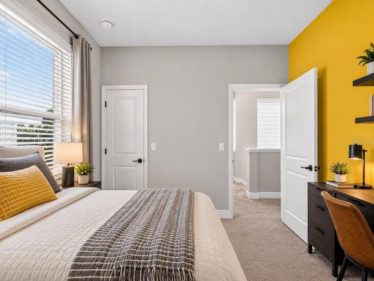 2555 Ruffing Court , Sarasota, FL 34237 Photo