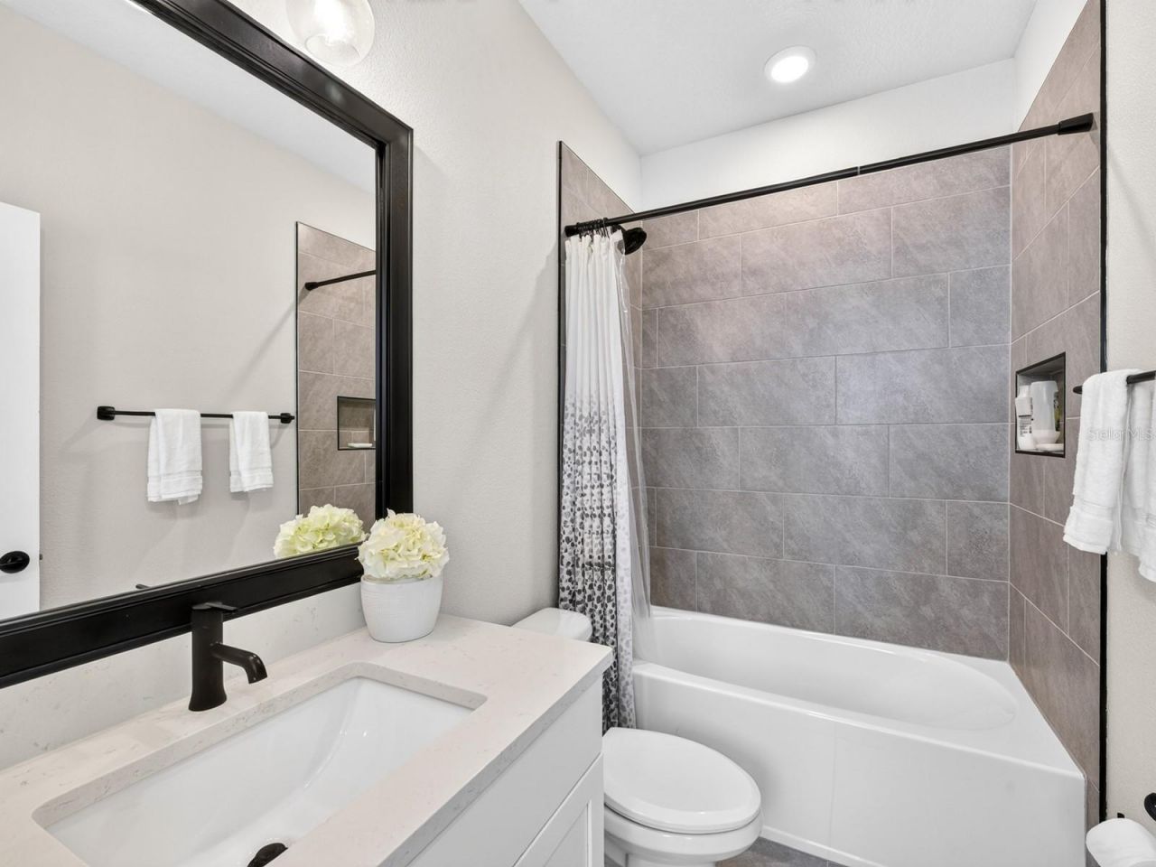 2555 Ruffing Court , Sarasota, FL 34237 Photo