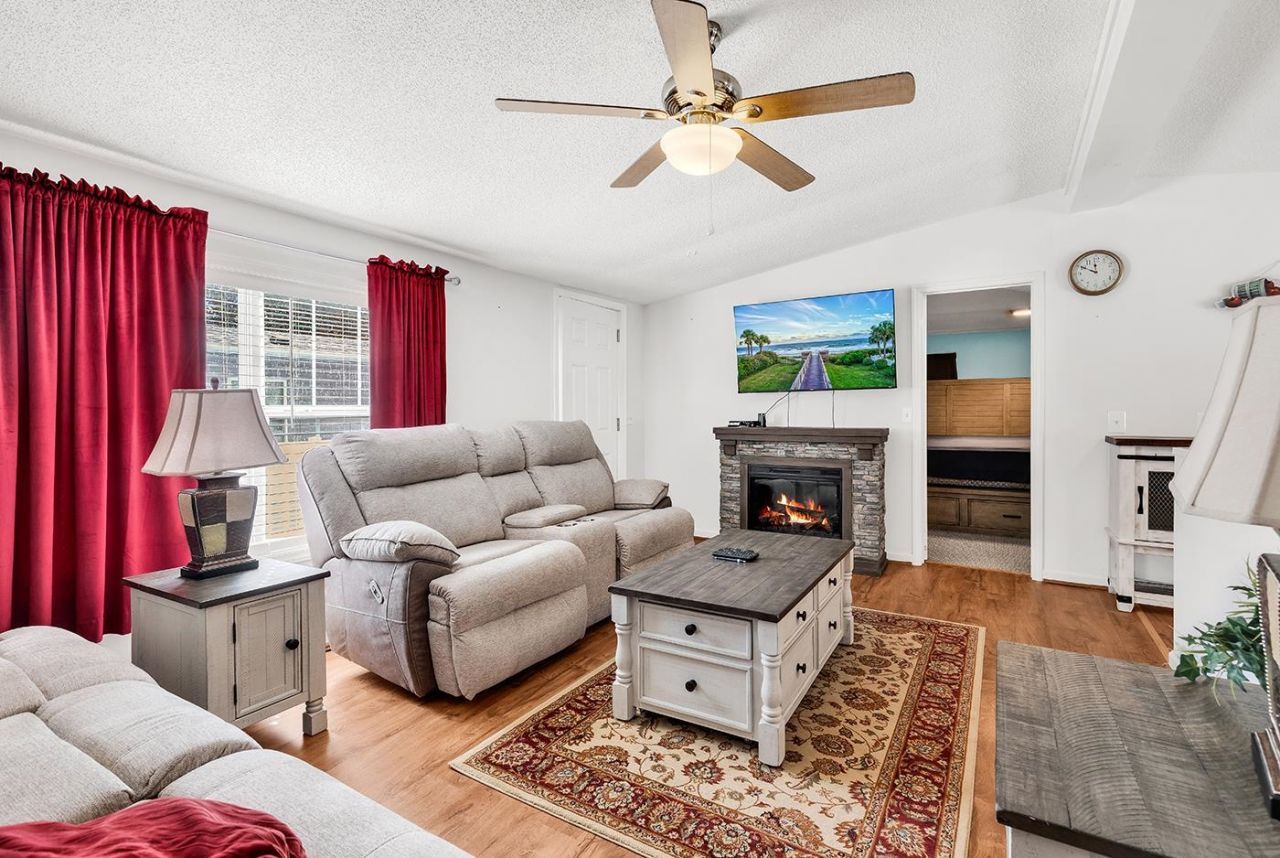1517 Virgo Ln.  Photo 4