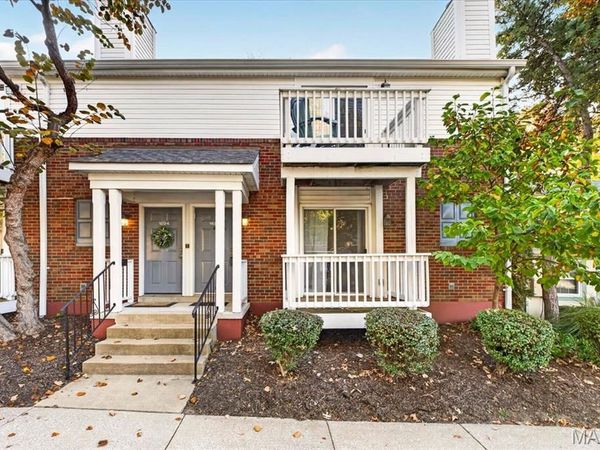 1696 E Swan Circle, St Louis, MO 63144