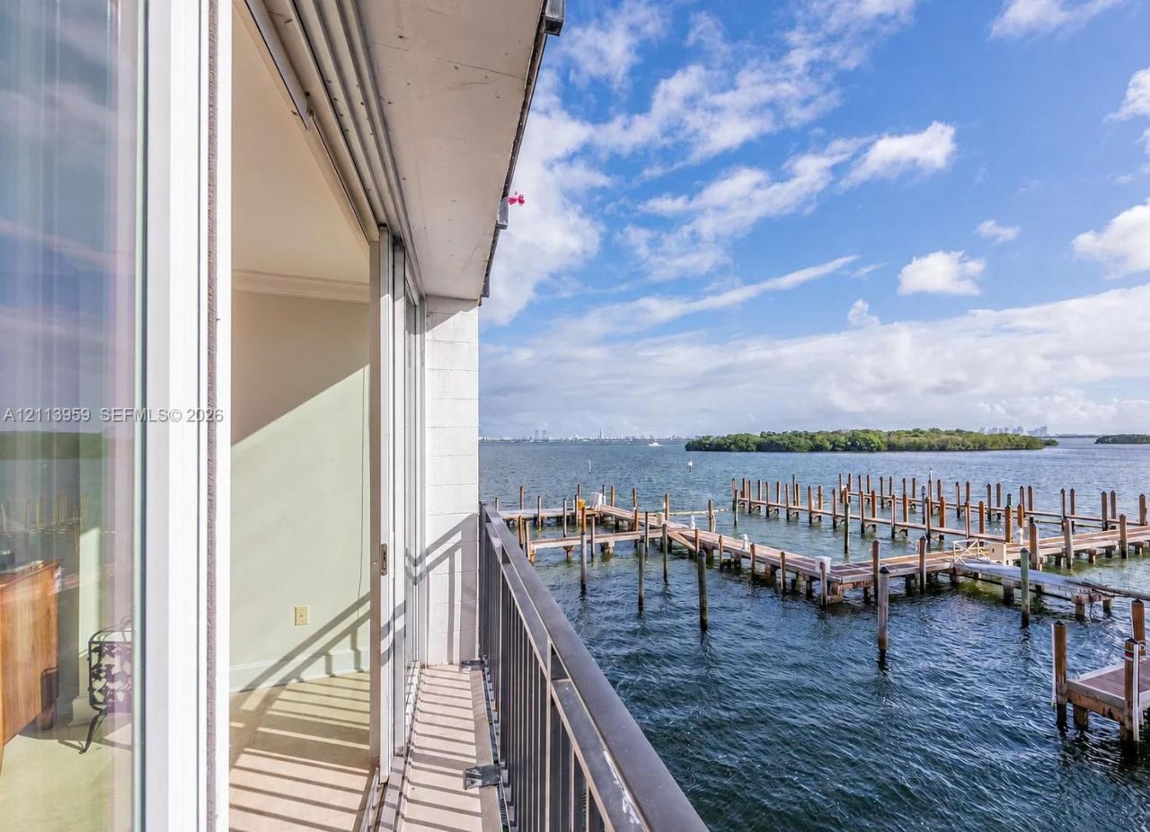 770 NE 69th St , Unit 3H, Miami, FL 33138 Photo