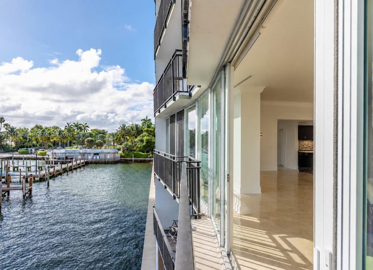 770 NE 69th St , Unit 3H, Miami, FL 33138 Photo