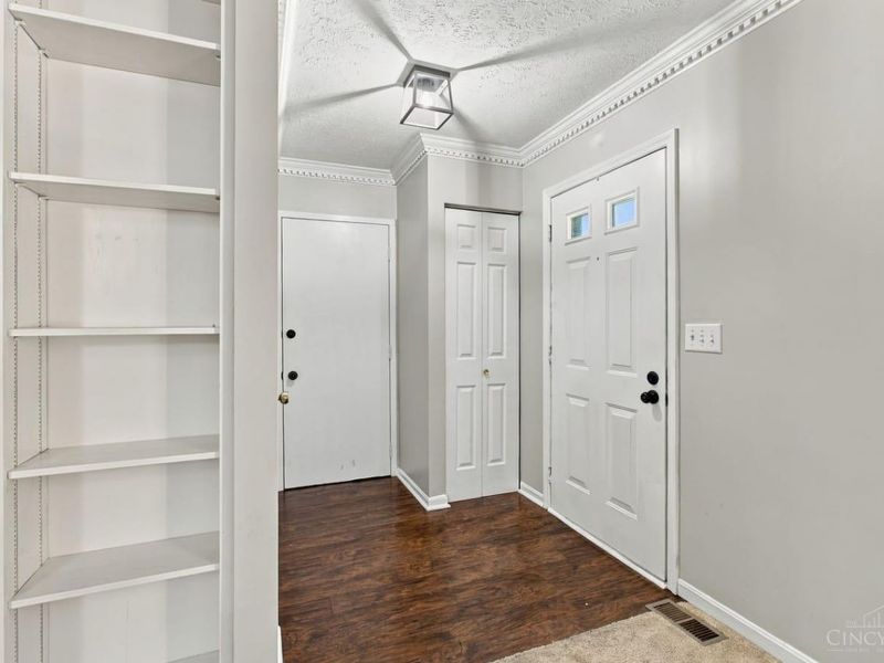 6355 Corbly Road, Unit 13, Cincinnati, OH 45230 Photo 3
