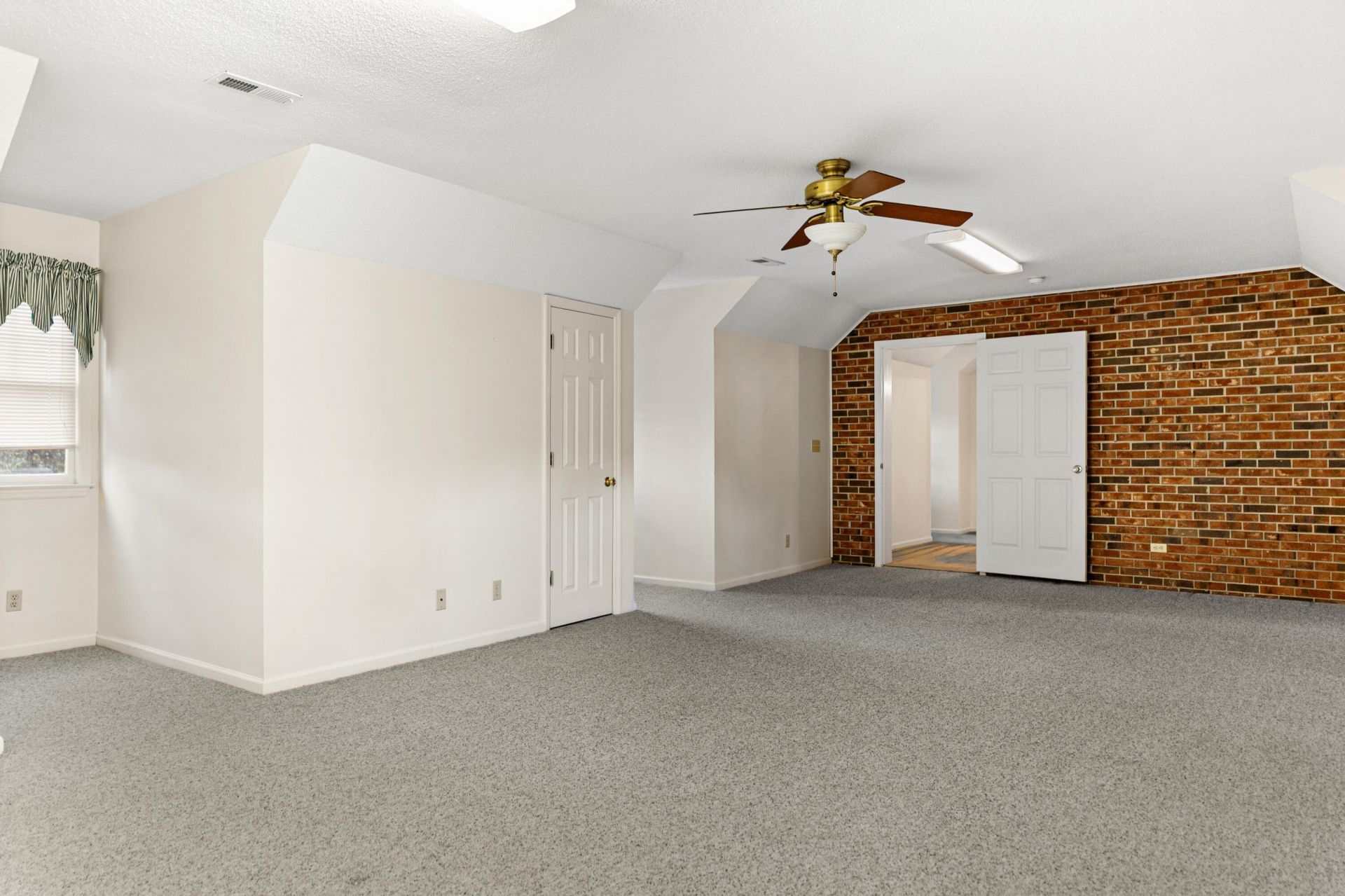 519 Willington Drive Photo 22