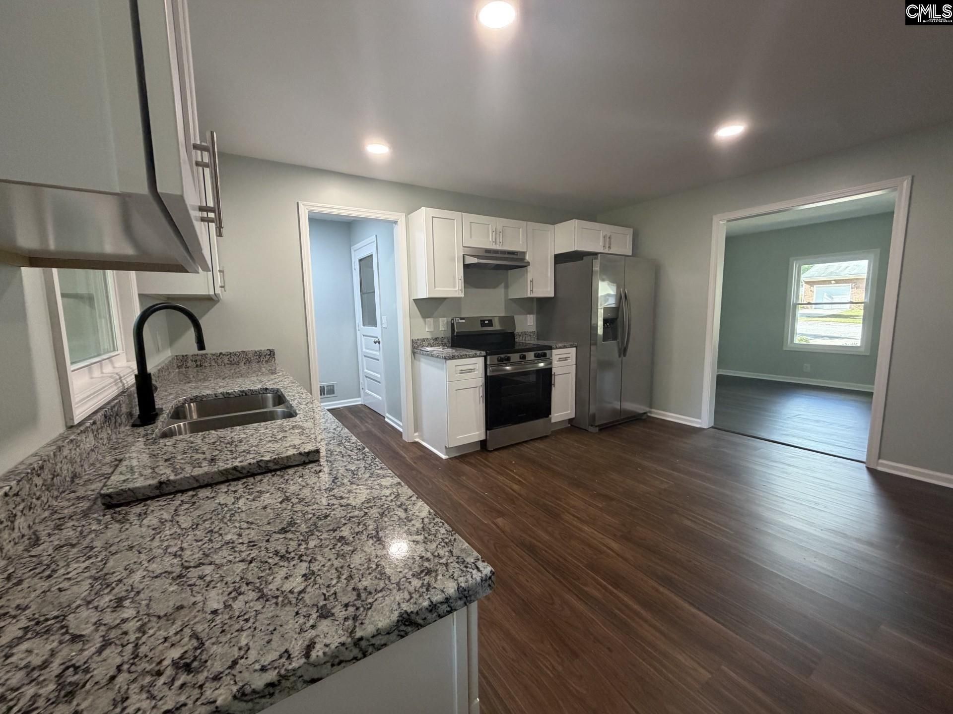 4024 Evergreen Drive  Photo 6