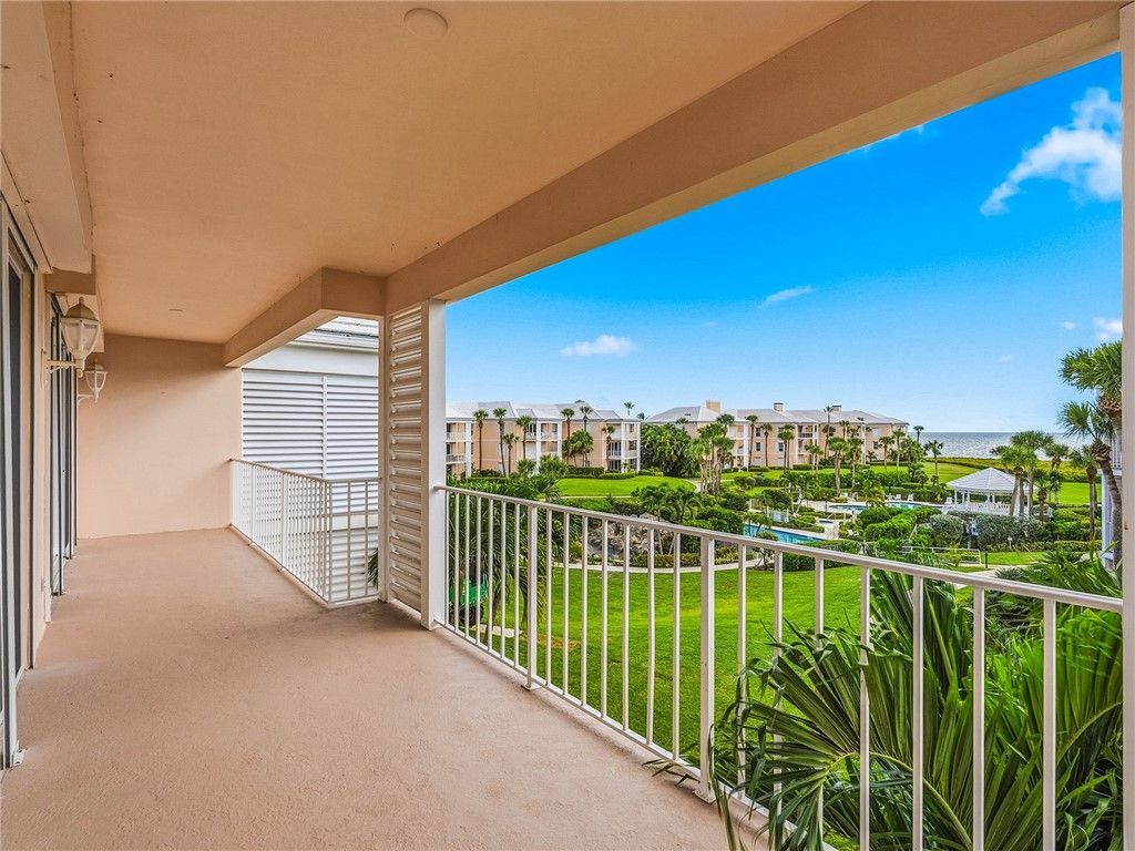 1250 W Southwinds Boulevard, Unit 317, Vero Beach, FL 32963 Photo