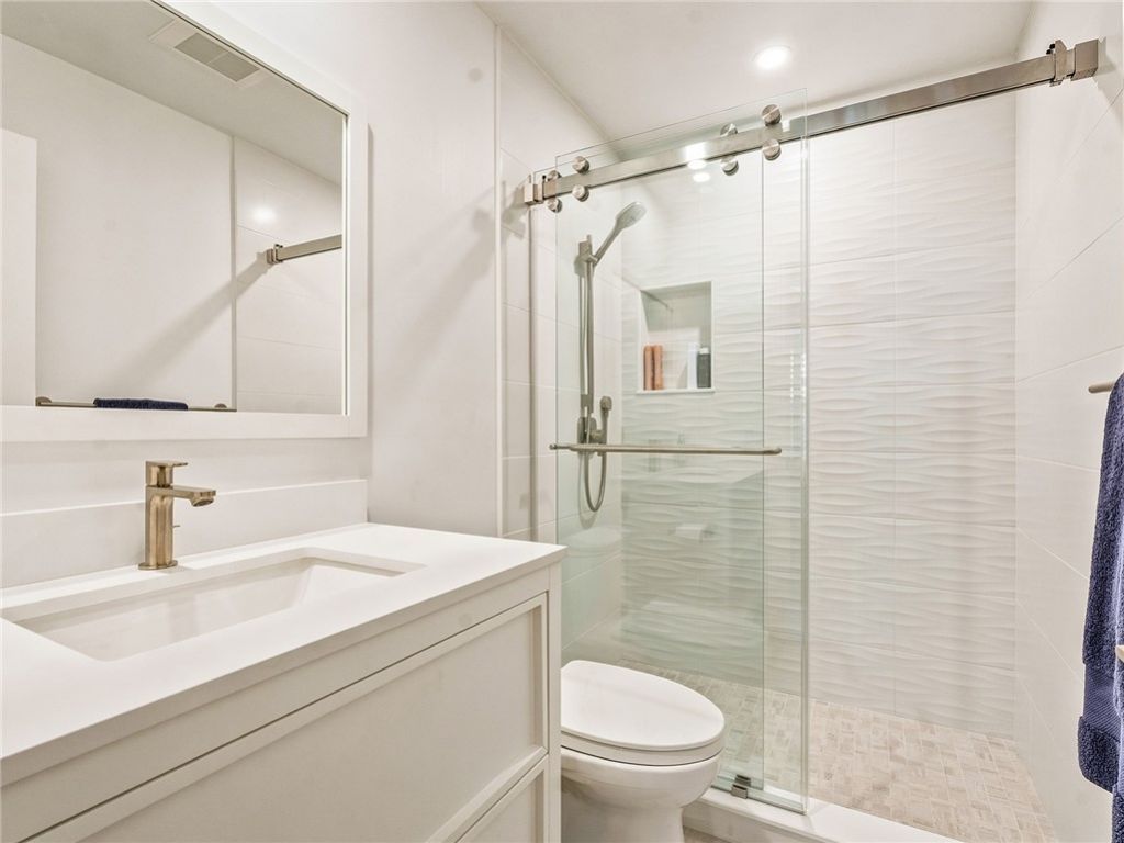 1250 W Southwinds Boulevard, Unit 317, Vero Beach, FL 32963 Photo
