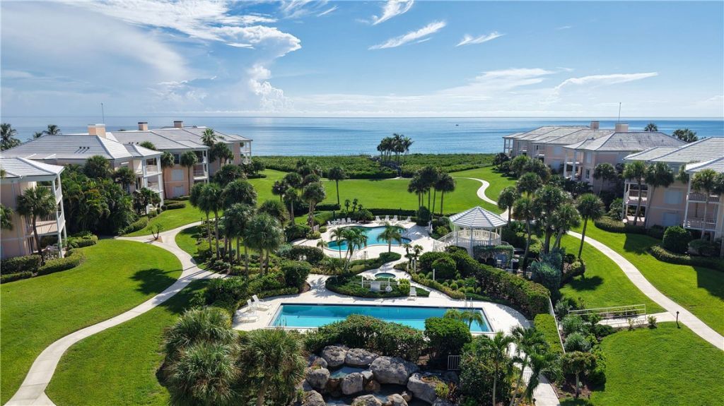 1250 W Southwinds Boulevard, Unit 317, Vero Beach, FL 32963 Photo