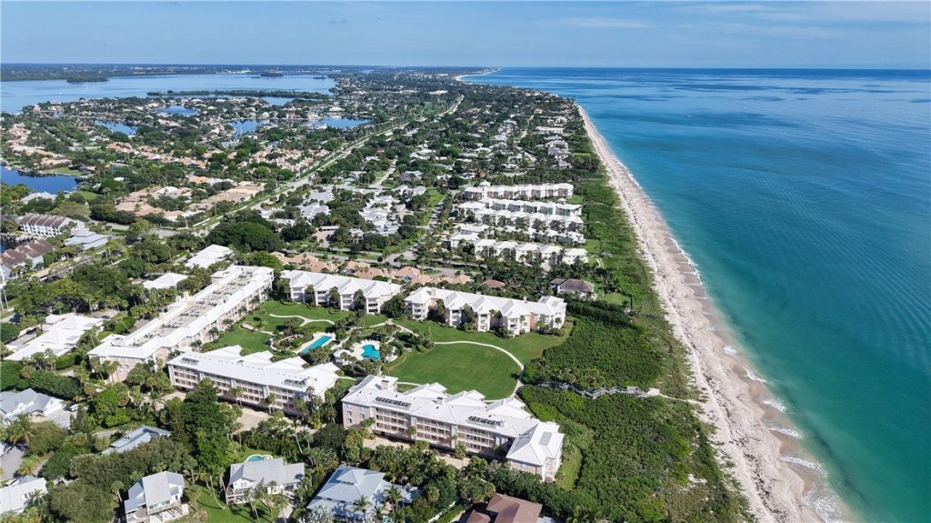 1250 W Southwinds Boulevard, Unit 317, Vero Beach, FL 32963 Photo