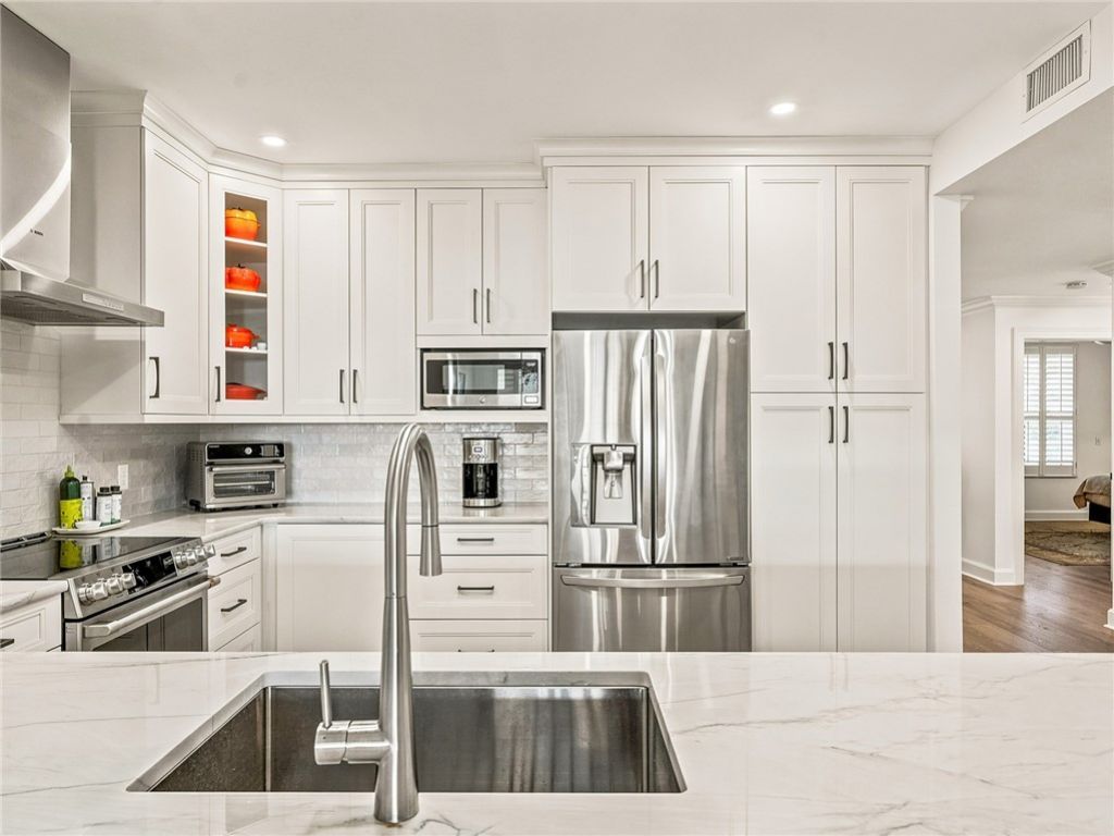 1250 W Southwinds Boulevard, Unit 317, Vero Beach, FL 32963 Photo