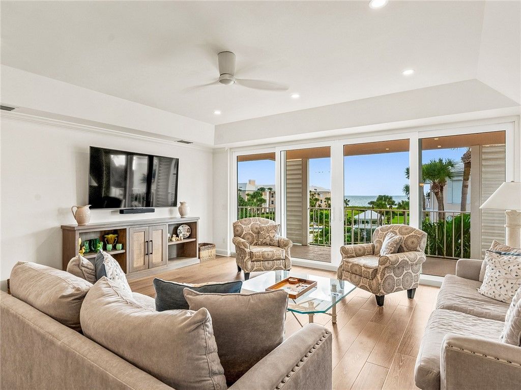 1250 W Southwinds Boulevard, Unit 317, Vero Beach, FL 32963 Photo